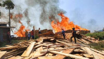 Gudang Kayu di Blitar Terbakar, Pemilik Rugi Tanpa Perlindungan Asuransi
